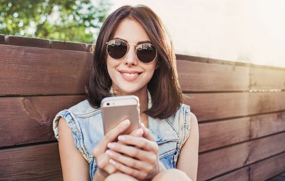 HOW TO TAKE GOOD PICTURES OF YOURSELF